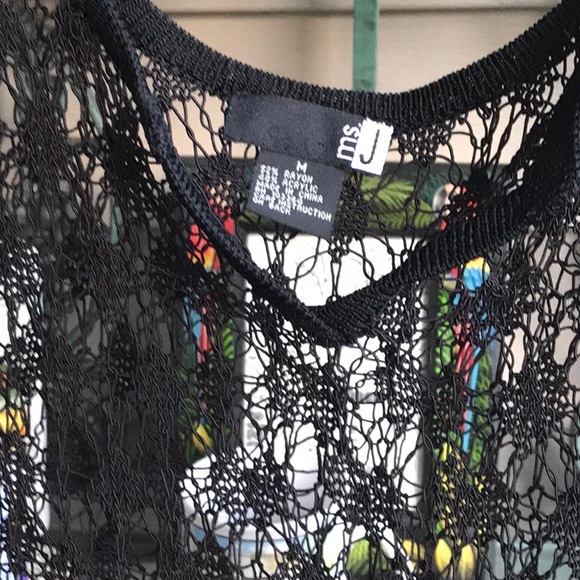 Really cute and sexy little open pattern black top - Picture 2 of 4